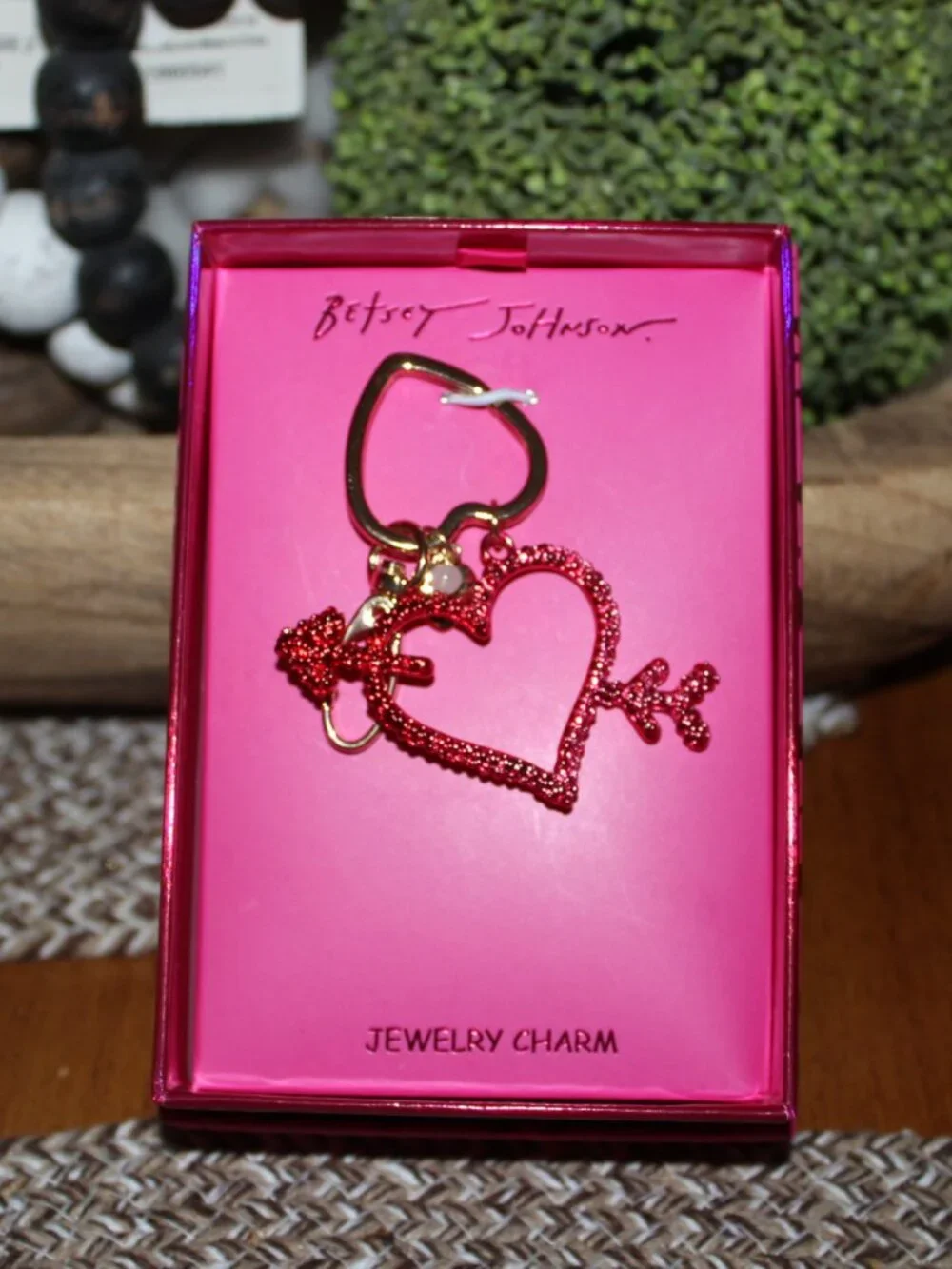 NWT Betsey Johnson cupids' arrow key fob/bag charm. Super Cute